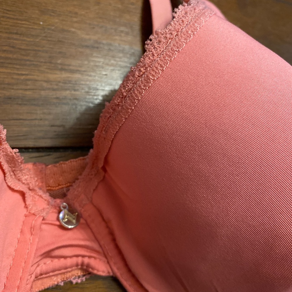 Pink Bra - Picture 2 of 4